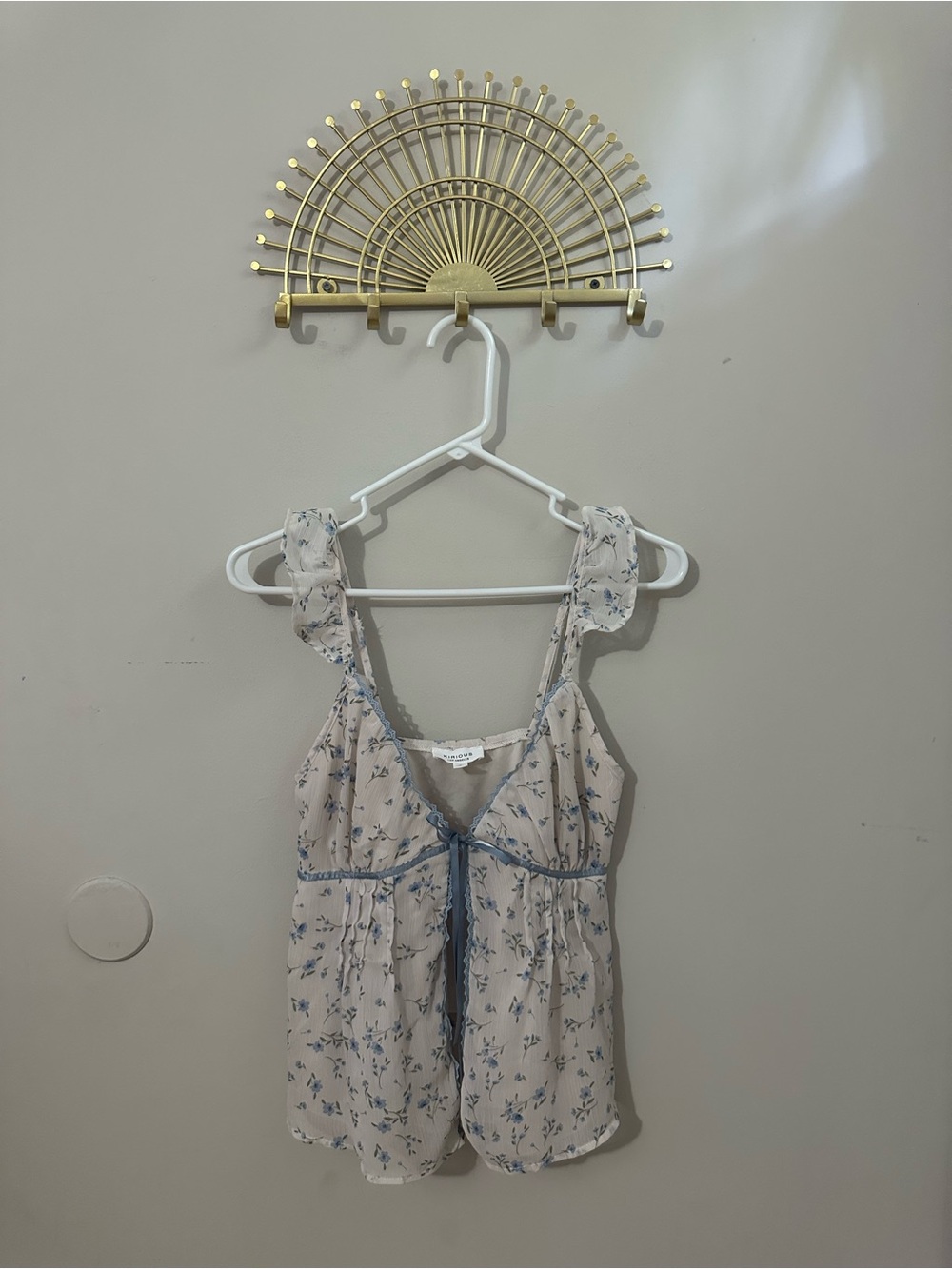 Cream Floral Tie-Front Ruffle-Shoulder Blouse in Blue